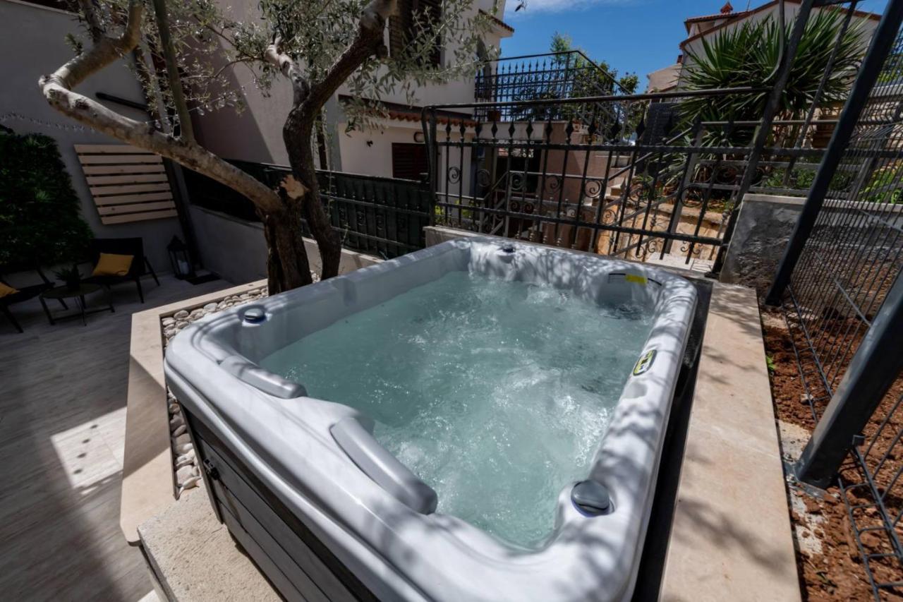 Studio Apartment Mare With Private Garden And Jacuzzi Vinkuran Buitenkant foto