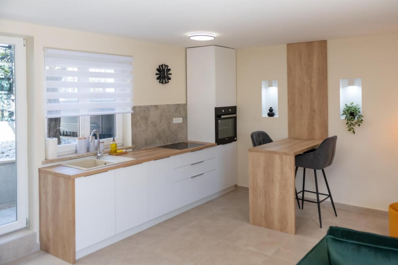 Studio Apartment Mare With Private Garden And Jacuzzi Vinkuran Buitenkant foto
